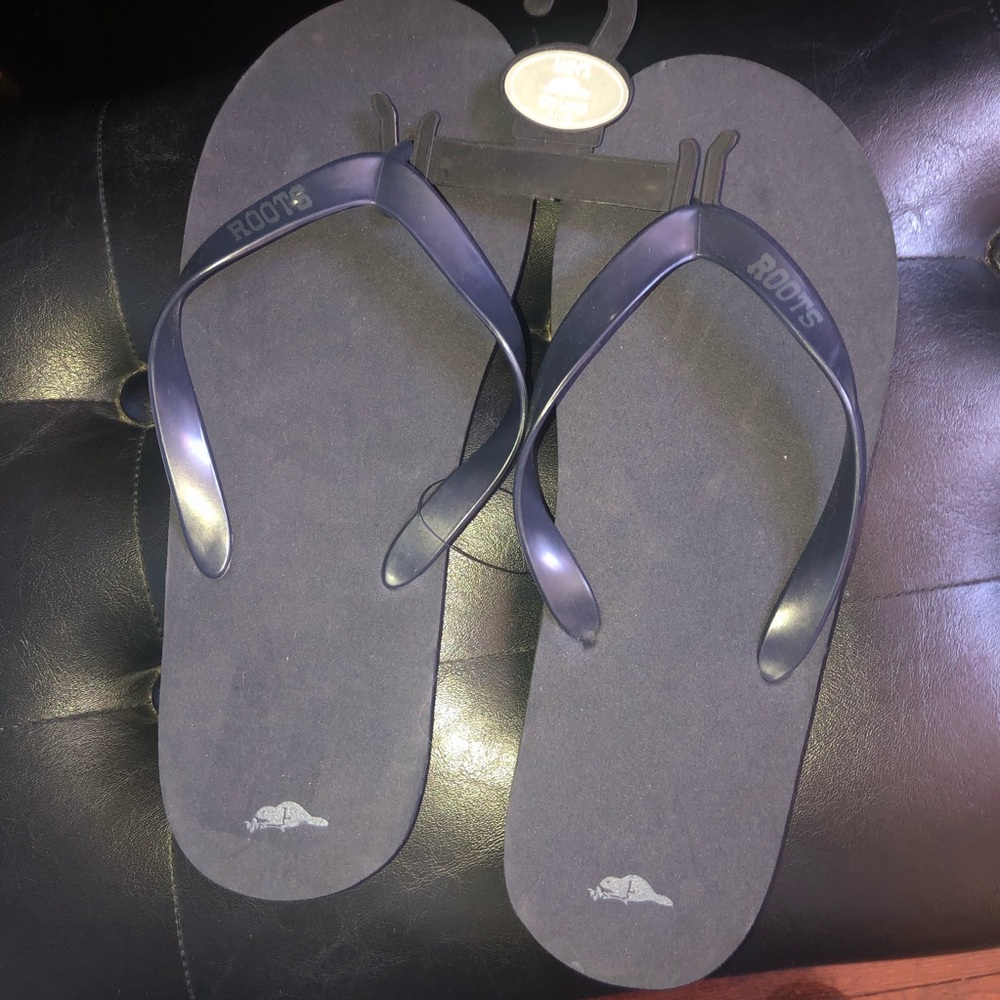 Roots Men’s thongs BNWT